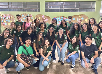 CRF-JR realiza palestra sobre saúde da mulher para alunos do ensino médio em Londrina