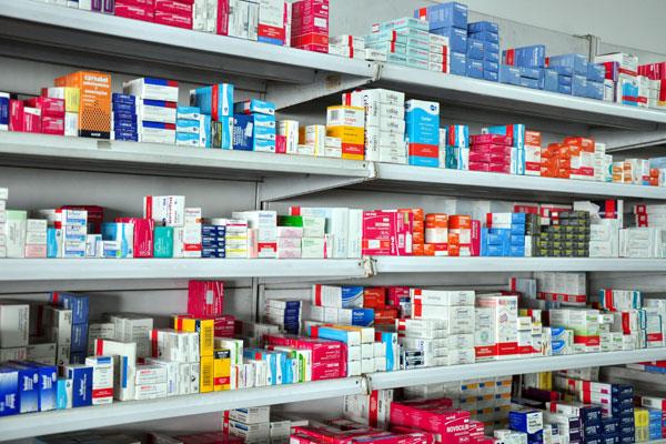 Farmacêuticas nacionais e estrangeiras divergem sobre redução de tributos