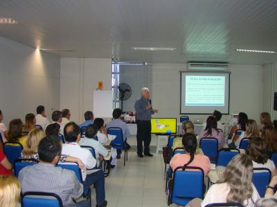 Presidente do CRF-PR ministra palestra em Londrina