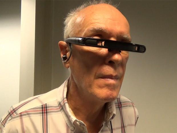 Óculos de realidade virtual ajudam pessoas com Parkinson a andar