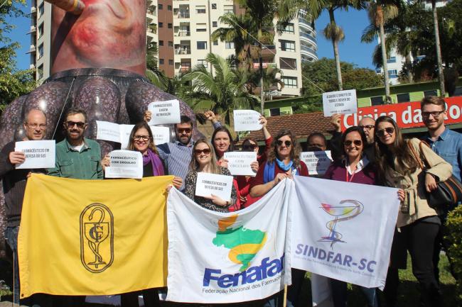 CFF e Farmacêuticos protestam contra ministro da Saúde em Santa Catarina