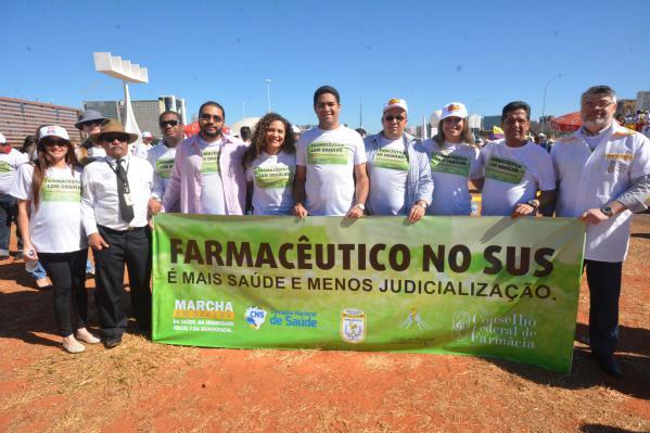 CFF e CRFs participam de Marcha em Defesa da Saúde