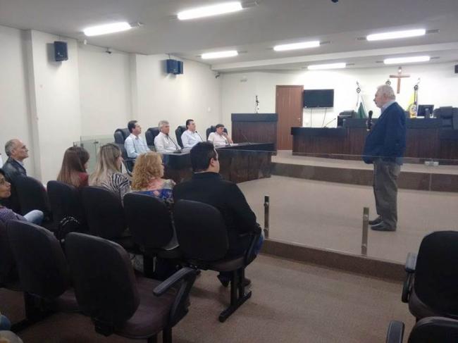 Presidente do CRF-PR palestra para políticos de Umuarama