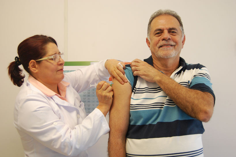 Queda nas temperaturas demanda agilidade na vacinação contra a gripe