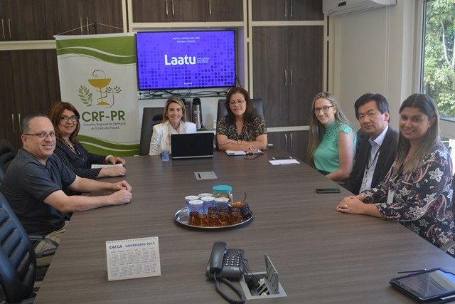 Farmacêutica apresenta plataforma LAATU ao CRF-PR