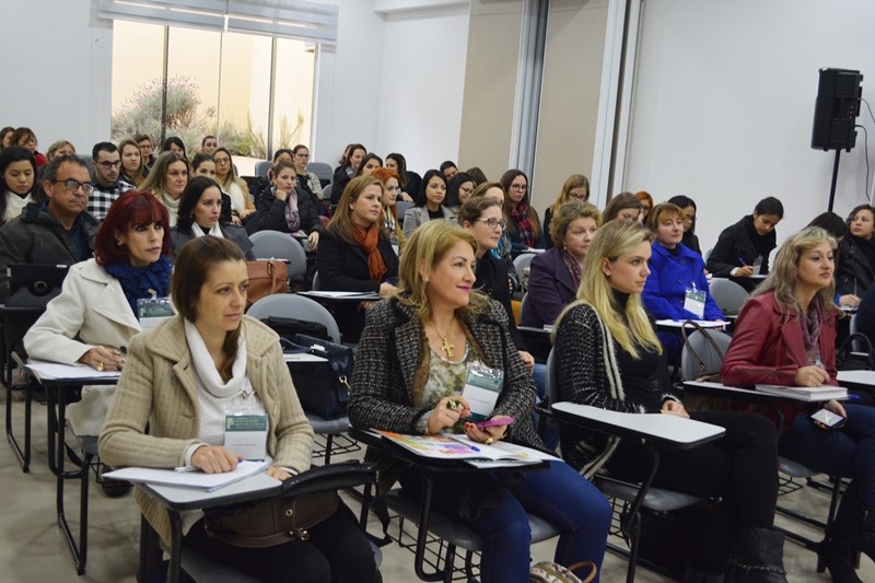 Farmacêuticos e acadêmicos participam de capacitação sobre Indústria Cosmética