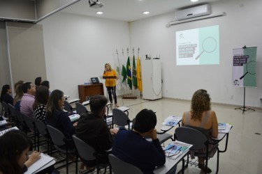 Setor magistral discute a garantia da qualidade na produção de medicamentos manipulados