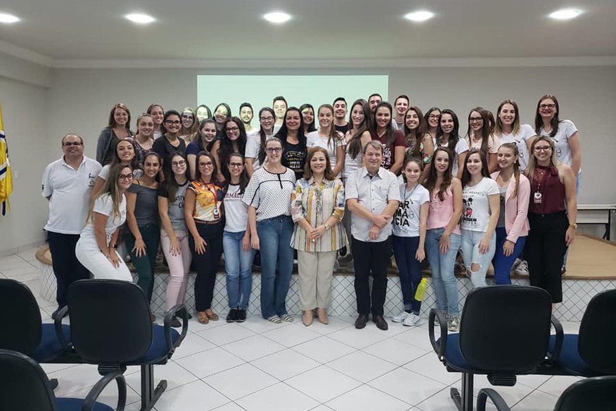 Desafios e perspectivas da profissão farmacêutica conduzem palestra em Francisco Beltrão