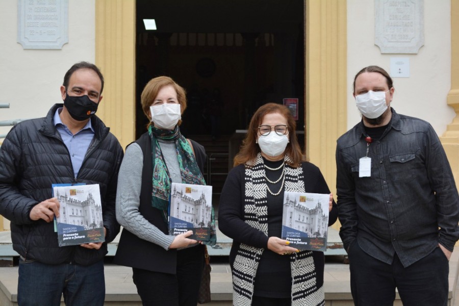 CRF-PR faz visita no Museu da História da Medicina