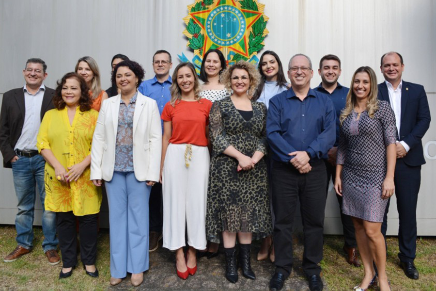 Nova Diretoria, conselheiros e conselheiro federal tomam posse