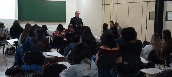 Acadêmicos de Farmácia da Faculdade Dom Bosco participam de curso de injetáveis