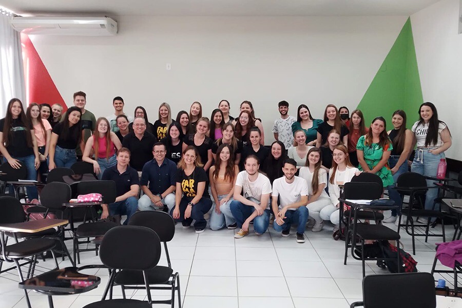 Curso aplicação de injetáveis: Acadêmicos da Unipar, Francisco Beltrão, recebem aprimoramento